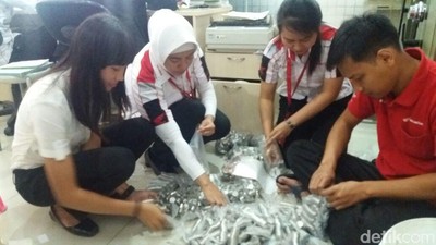 Beli Motor Honda CBR150R dengan Koin Rp 1.000