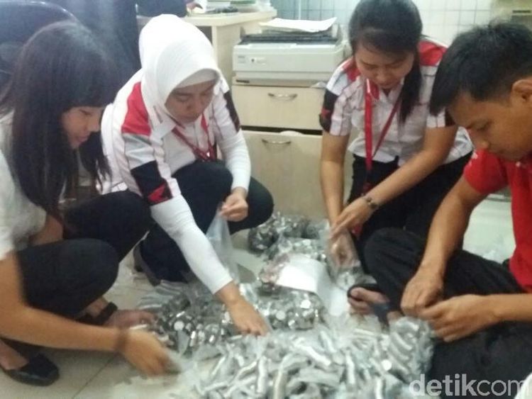 Beli Motor Honda CBR150R dengan Koin Rp 1.000