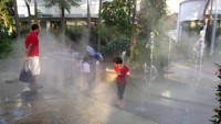 Ada area air mancur, anak-anak akan riang gembira saat bermainnya. Basah-basahan seru! (Shinta/detikTravel)