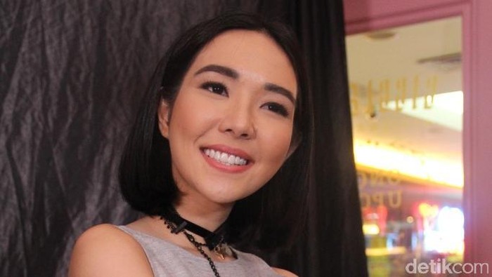 penyanyi dan pemain film
