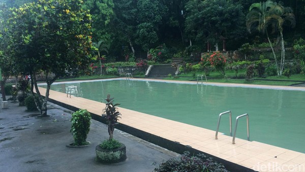 Penampakan Kolam Enteng Jodoh di Lombok