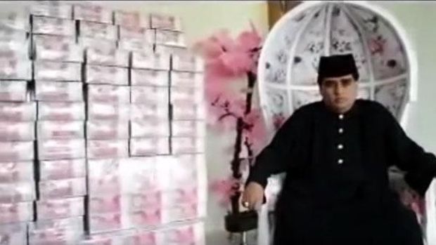 Dimas Kanjeng mengaku bisa mendatangkan uang.