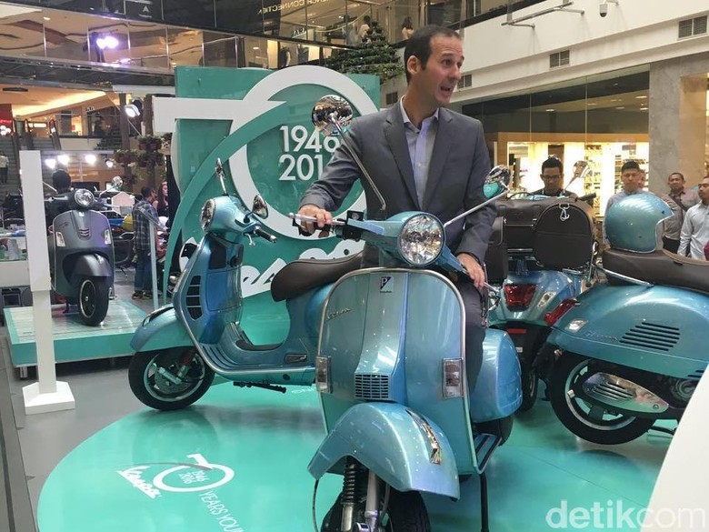 vespa px modifikasi warna biru