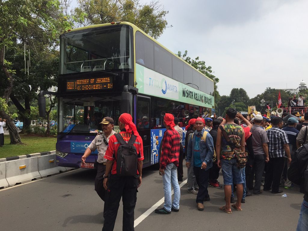 Penampakan massa yang berdemonstrasi  (M Iqbal/detikcom)