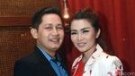 Muah..Fitri Carlina Cium Sang Suami