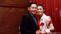 Ia sangat memanfaatkan momen bersama suaminya, Hendrawan Sumendap yang bekerja sebagai pilot. Pool/Gus Mun/detikFoto.
