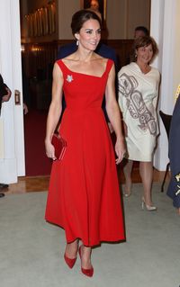 Curi Inspirasi dari 10 Gaun Terbaik Kate Middleton di 2016