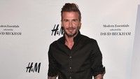 Ia tampil serba hitam dengan boots coklat. Alberto E. Rodriguez/Getty Images/detikFoto.