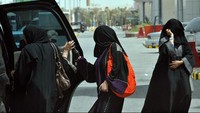 Para wanita di Arab Saudi kini bisa membuka bisnis tanpa perlu izin dari suami atau saudara laki-lakinya. Kebijakan ini dirilis Kerajaan Arab Saudi untuk meningkatkan investasi swasta. (Foto: BBC World)