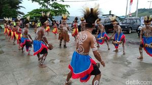 Tari Adat Papua Warnai Festival Desa Teknologi