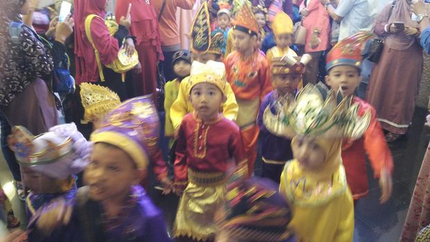 Anak Tk dalam balutan pakaian adat (Aditya Fajar/detikTravel)