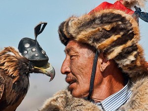 Yang Hampir Punah di Bumi: Berburu dengan Elang