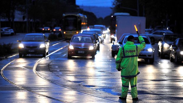 Kota Adelaide di Australia Barat gelap gulita (AAP/David Mariuz/via REUTERS)