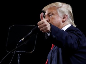 Reporter Majalah People Mengaku Pernah Dicium Paksa Donald Trump