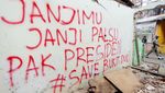 Penggusuran Bukit Duri Jadi Tontonan Warga