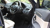 BMW X1 ini juga dibekali teknologi sasis terbaru. Kini BMW X1 telah menggunakan suspensi single-joint strut di bagian depan dan multi-link axle di bagian belakang.