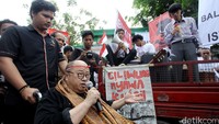Jaya mengatakan bahwa yang menjadi motivasinya untuk datang ke Bukit Duri ialah rasa setia kawan.