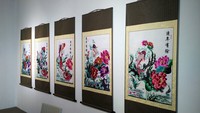Selain karya fotografi, ada pula karya lukisan yang juga bisa traveler nikmati. Karya lukis ini didatangkan langsung dari Tiongkok oleh pihak kurator. Indah bukan? (Wahyu/detikTravel)