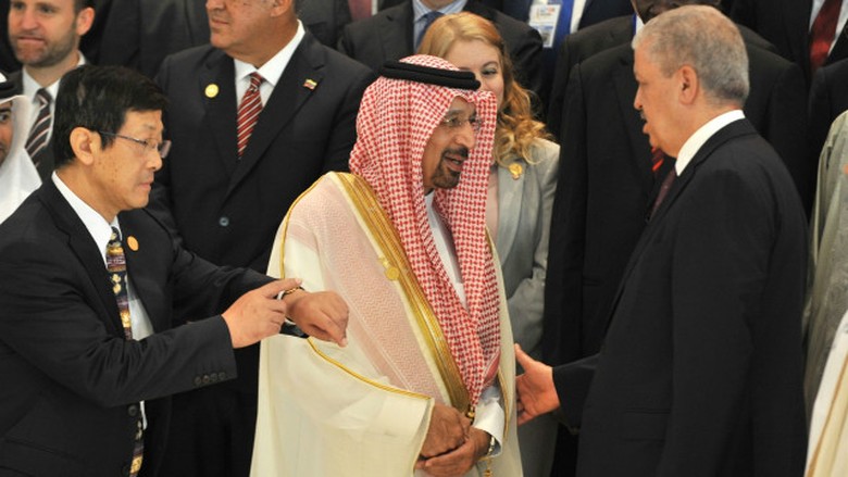 Anggaran Defisit, Arab Saudi Pangkas Gaji PNS Anggaran Defisit, Arab Saudi Pangkas Gaji PNS