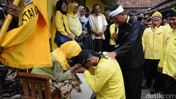 Lantik Pengurus Purwakarta, Dedi Mulyadi Serukan Golkar Jadi Partai Kekeluargaan