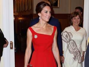 Gaun Merah Rp 22 Juta yang Dipakai Kate Middleton di Kanada Ludes Terjual
