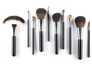 Lagi Viral, Cuci Kuas Makeup Pakai Saringan