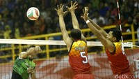 Jatim menang dengan skor 28-26, 25-28 dan 25-19.