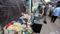 Gubernur DKI Jakarta Basuki Tjahaja Purnama (Ahok) berencana untuk membeli rumah warga yang masih menempati di bantaran kali Ciliwung, Bukit Duri. Pembelian itu bakal dilakukan dengan syarat warga memiliki sertifikat kepemilikan rumah secara resmi.