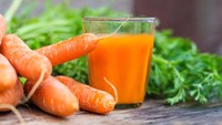 Selain untuk menjaga kesehatan mata Anda, wortel bisa membantu mencegah flu. Sebaiknya konsumsi wortel dalam keadaan mentah untuk campuran salad atau jus. Foto: Getty Images