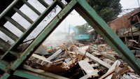 Sebagian besar warga sudah pindah ke Rusun Rawa Bebek di Jakarta Utara. Kawasan Bukit Duri di bantaran kali ini digusur karena akan dibuat sodetan mencegah banjir, Rabu (28/9/2016).