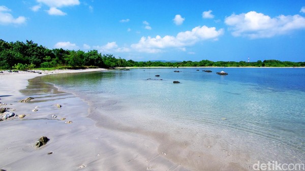 Traveler punya pengalaman liburan di Tanjung Lesung? (Jababeka)