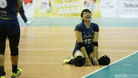 Yolla Yuliana dari tim voli Jabar luapkan emosinya saat memenangkan pertandingan.