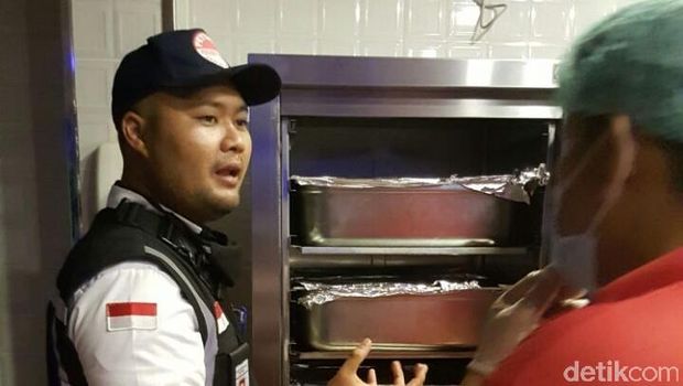 Sidak pelayanan katering untuk jemaah haji (Dok. Media Center Haji)