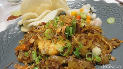 Di Gourmet Eatery Ini Ada Kwetiau Udang Kerang dan Martabak Cake yang Sedap