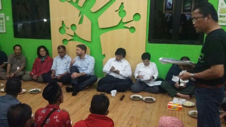 Menteri LHK Ditodong Soal Kartu Sehat dan Pelestarian Hutan di Batanghari Menteri LHK Ditodong Soal Kartu Sehat dan Pelestarian Hutan di Batanghari