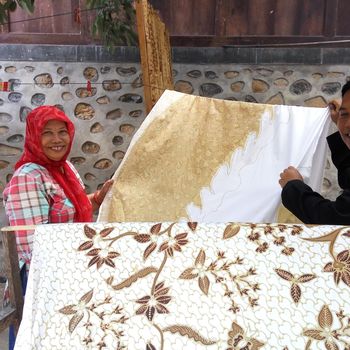Sri Sukartini Gatot (68) atau Ninik, Pengerajin Batik Banyuwangi