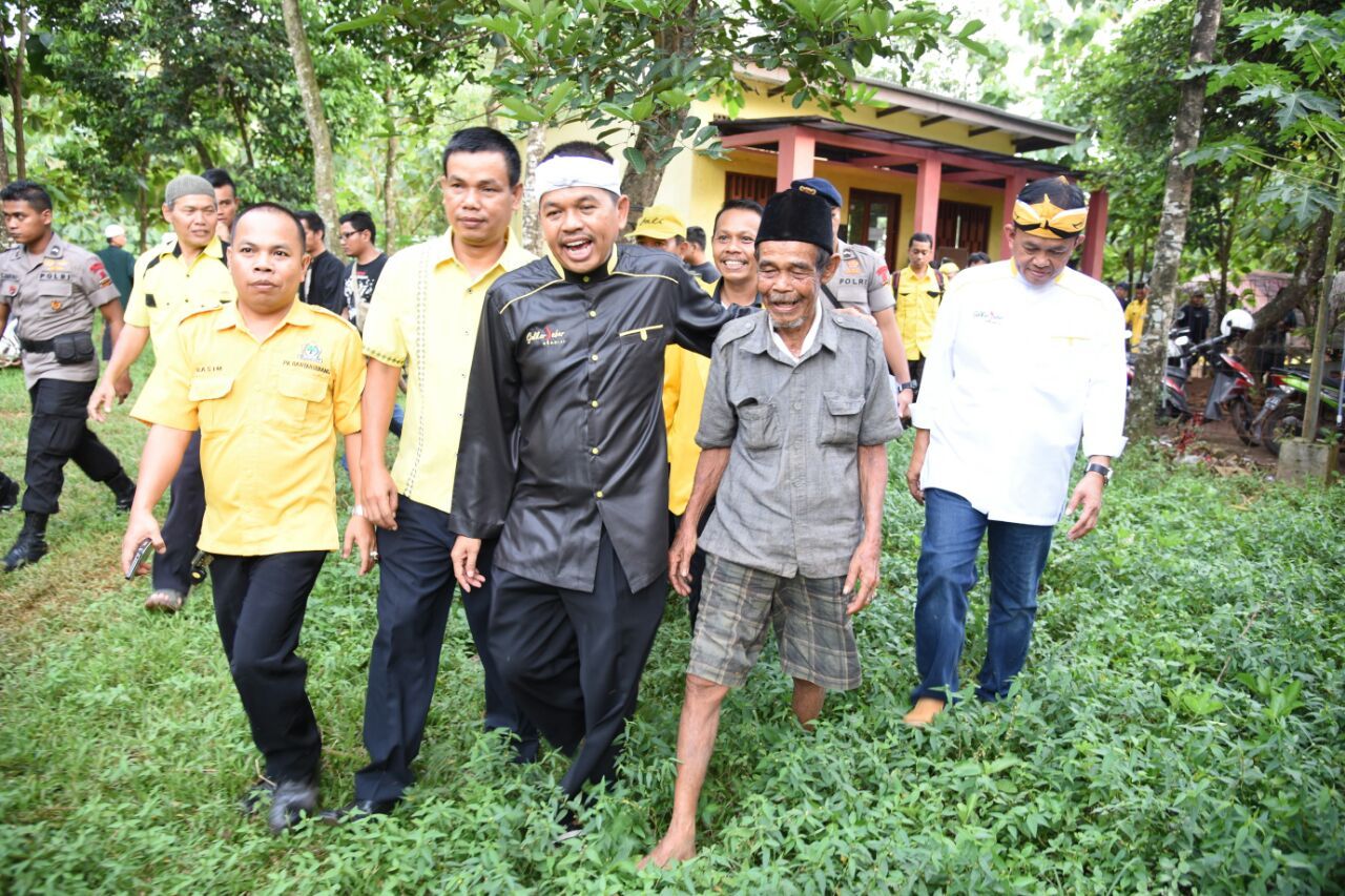  Pelantikan pun berlanjut ke sebuah kandang kambing yang tepat berada di belakang TPA Bantar Gebang (Tri Ispranoto/detikcom)