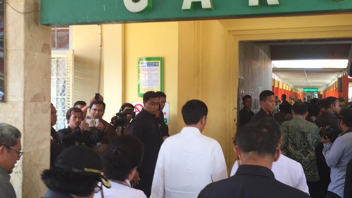 Jokowi Tinjau RSUD Garut yang Rusak Diterjang Banjir Bandang