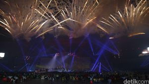 Pesta Kembang Api Tutup PON XIX