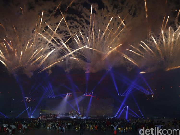 Pesta Kembang Api Tutup PON XIX