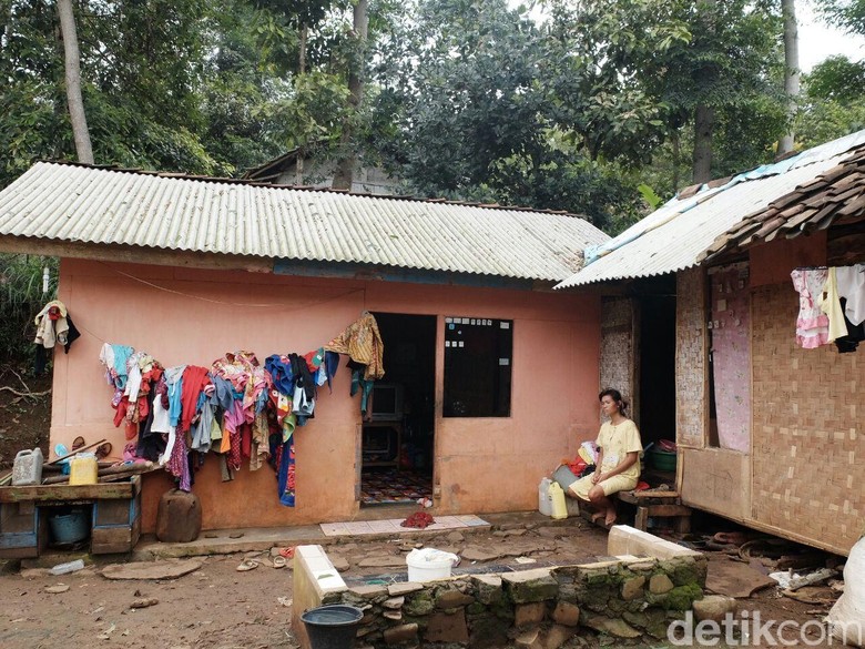 Kisah Pilu Kampung Miskin Cadas Gantung Kabupaten Bandung