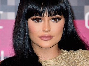 Blush On Segera Dirilis, Produk Makeup Kylie Jenner Semakin Lengkap