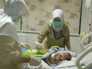 Orangtua Gesya Bayi Kembar Dempet Dada Ikhlas Salahsatu Anaknya Meninggal