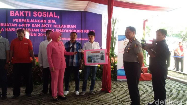 Cerita Istri Tentang Tito yang Juga Belum Punya e-KTP Cerita Istri Tentang Tito yang Juga Belum Punya e-KTP