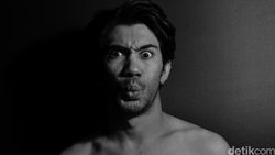 Reza Rahadian Manusia Seribu Wajah