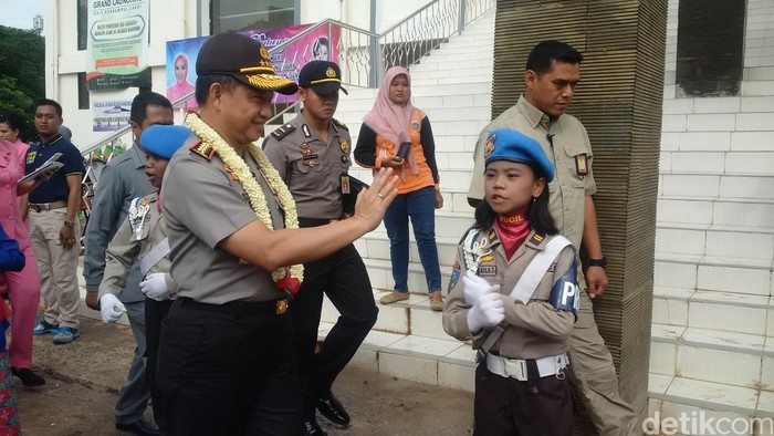 Kapolri Hadiri Baksos Perpanjangan SIM dan Pembuatan e-KTP di Rusun Marunda