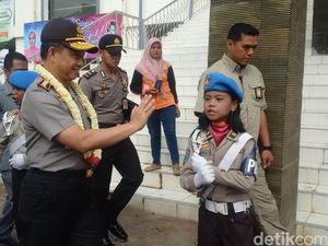 Kapolri Hadiri Baksos Perpanjangan SIM dan Pembuatan e-KTP di Rusun Marunda
