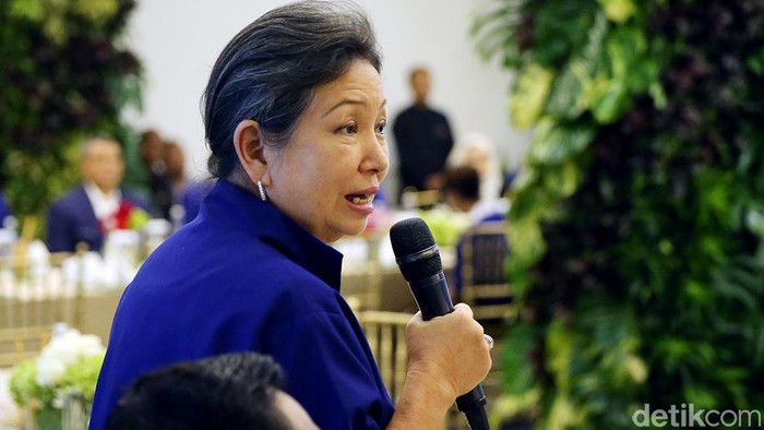 Sri Sajekti Sudjunadi atau akrab disapa Jeanette Sudjunadi