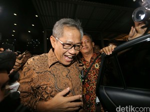 Dirut Bulog: Irman Gusman Pernah Telepon Bilang Harga Gula di Sumbar Mahal