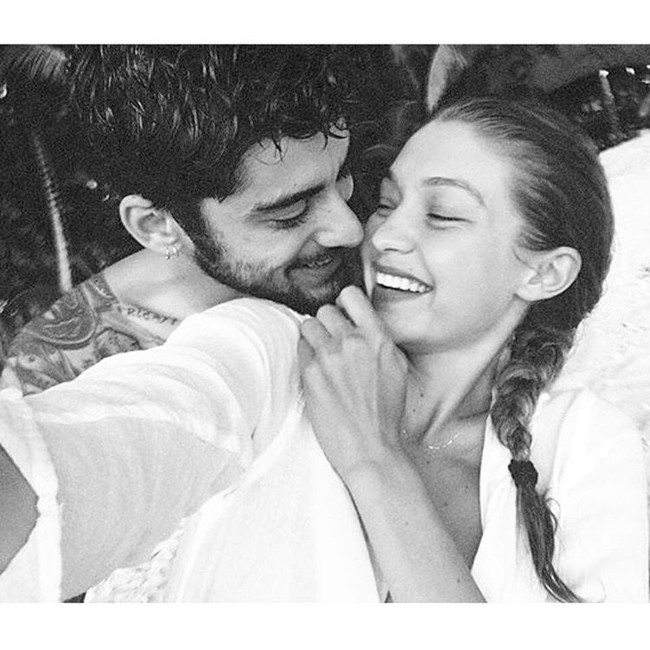 Momen mesra yang dipajang Gigi Hadid saat Zayn Malik ulang tahun ke-24. Foto: Yolanda Hadid/Instagram